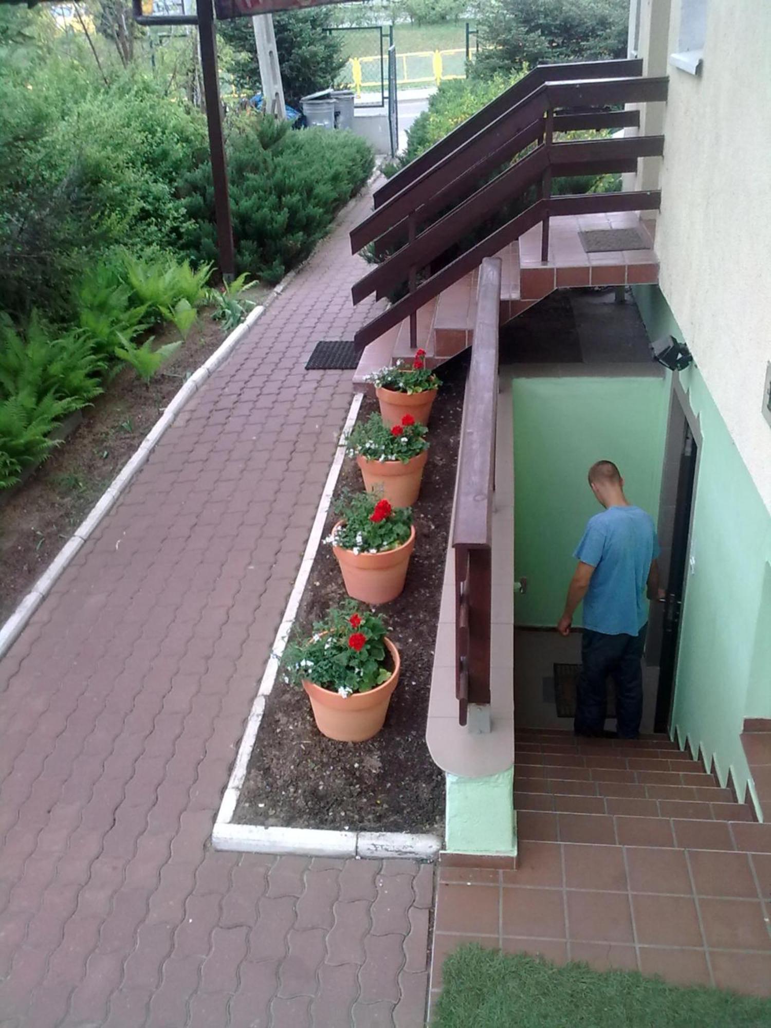 Apartamenty, Pokoje, Noclegi Pracownicze " Skarpa" Wilkasy Extérieur photo