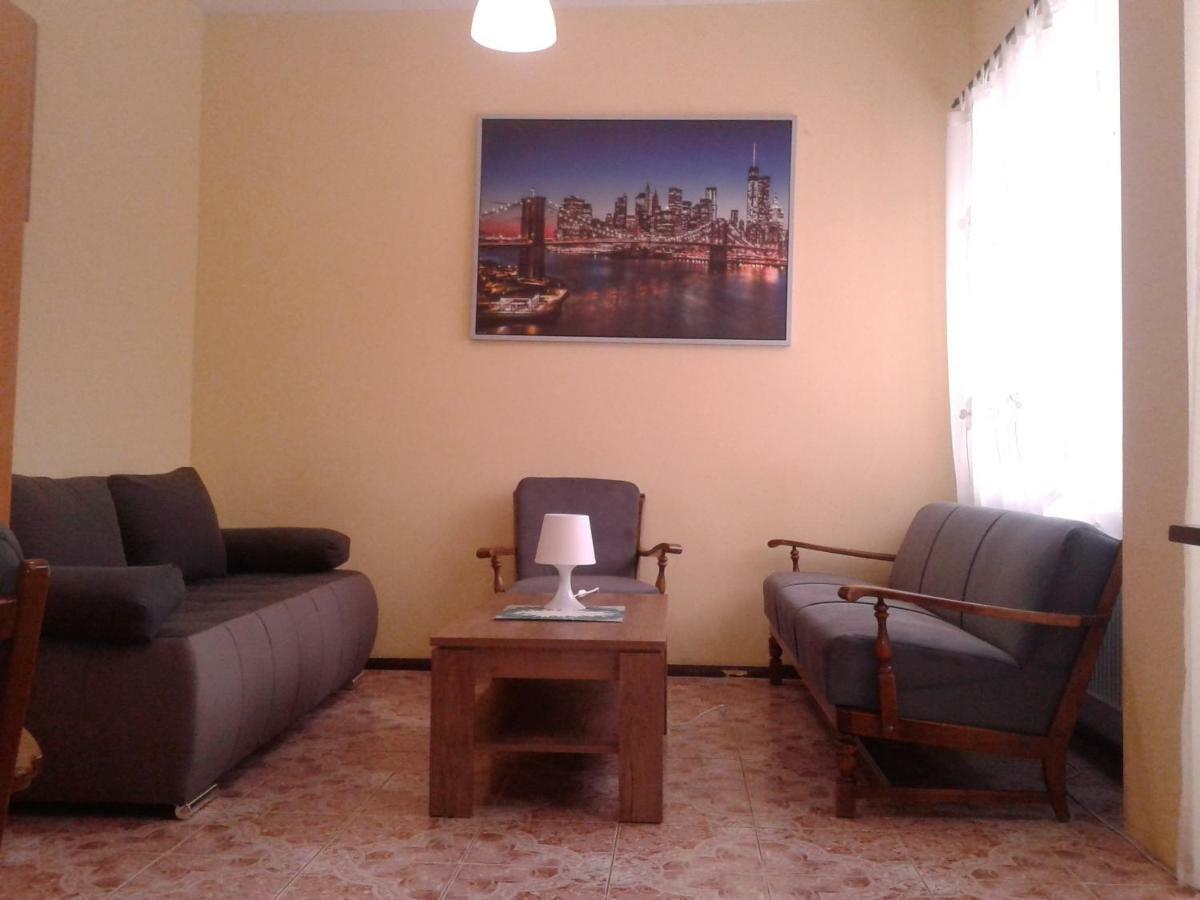 Apartamenty, Pokoje, Noclegi Pracownicze " Skarpa" Wilkasy Extérieur photo