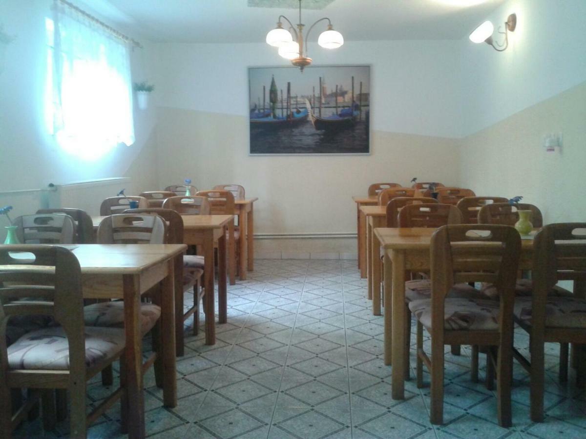 Apartamenty, Pokoje, Noclegi Pracownicze " Skarpa" Wilkasy Extérieur photo