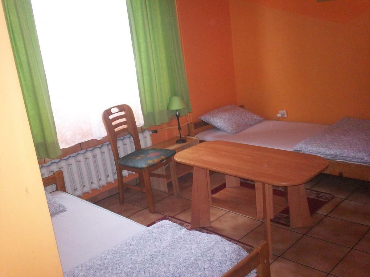 Apartamenty, Pokoje, Noclegi Pracownicze " Skarpa" Wilkasy Extérieur photo